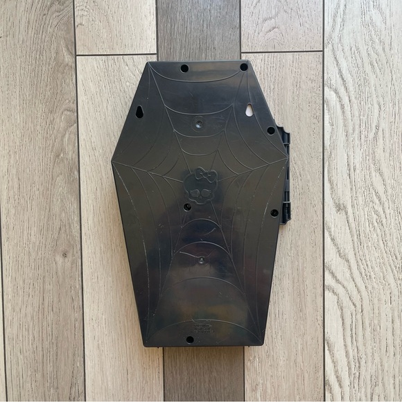 Monster High Skulltimate Secrets Fearidescent Draculaura Doll - Picture 6 of 6